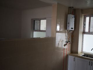 厨房、卫生间墙砖施作
