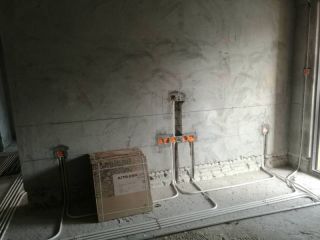 水、电管开槽施工